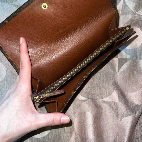 LOUIS VUITTON MONOGRAM LONG WALLET VINTAGE - Picture 9 of 10